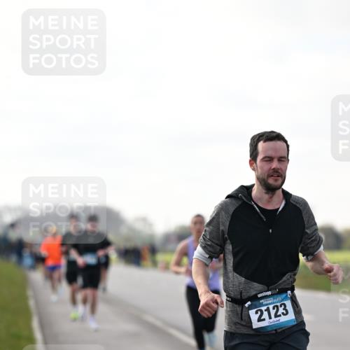 12.04.2026 - 45. Internationalen Wilhelmsburger Insellauf Dr. Thomas Lammeyer http://msf.ph/oto/9442292 12.04.2026 10:11:12 Laufen 2123 meine-sportfotos.de