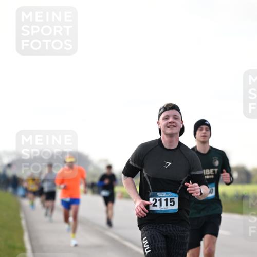 12.04.2026 - 45. Internationalen Wilhelmsburger Insellauf Dr. Thomas Lammeyer http://msf.ph/oto/9442321 12.04.2026 10:11:18 Laufen 2115, 1910 meine-sportfotos.de