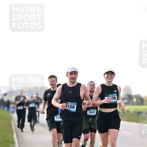 12.04.2026 - 45. Internationalen Wilhelmsburger Insellauf Dr. Thomas Lammeyer http://msf.ph/oto/9442402 12.04.2026 10:11:37 Laufen 55, 4108, 5691, 09 meine-sportfotos.de