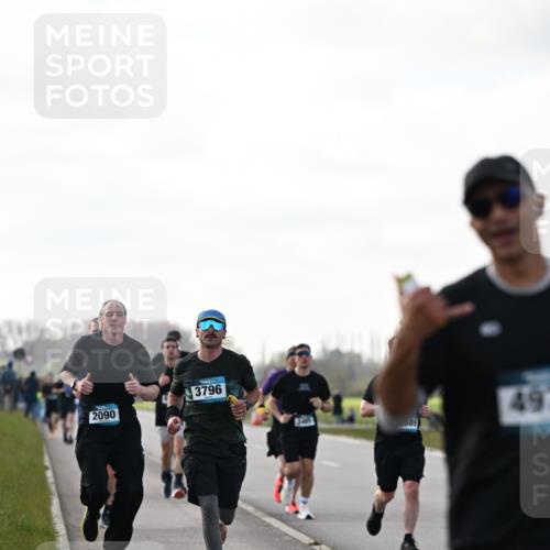 12.04.2026 - 45. Internationalen Wilhelmsburger Insellauf Dr. Thomas Lammeyer http://msf.ph/oto/9442428 12.04.2026 10:11:42 Laufen 2090, 3796, 589, 49 meine-sportfotos.de