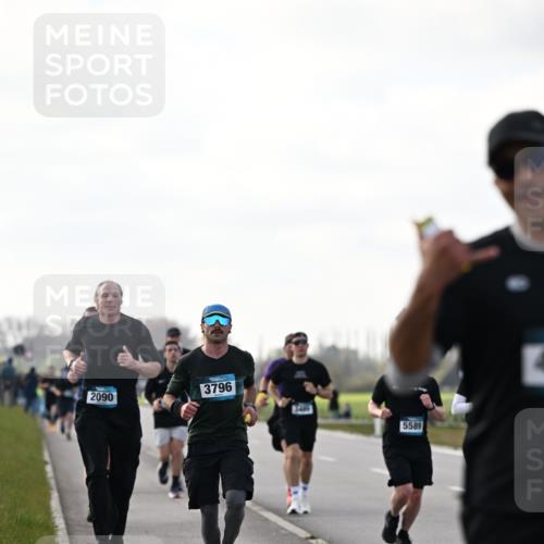 12.04.2026 - 45. Internationalen Wilhelmsburger Insellauf Dr. Thomas Lammeyer http://msf.ph/oto/9442429 12.04.2026 10:11:42 Laufen 2090, 3796, 5589 meine-sportfotos.de