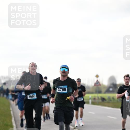 12.04.2026 - 45. Internationalen Wilhelmsburger Insellauf Dr. Thomas Lammeyer http://msf.ph/oto/9442436 12.04.2026 10:11:43 Laufen 2090, 3796 meine-sportfotos.de