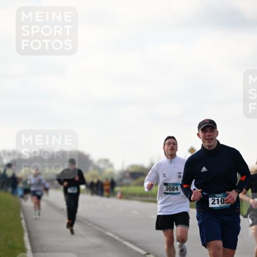 12.04.2026 - 45. Internationalen Wilhelmsburger Insellauf Dr. Thomas Lammeyer http://msf.ph/oto/9442543 12.04.2026 10:12:22 Laufen 38, 3084, 2103 meine-sportfotos.de