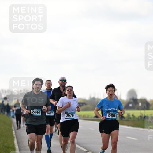 12.04.2026 - 45. Internationalen Wilhelmsburger Insellauf Dr. Thomas Lammeyer http://msf.ph/oto/9442668 12.04.2026 10:13:00 Laufen 2444, 3087, 3670, 2451 meine-sportfotos.de
