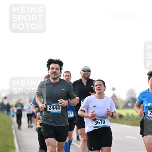 12.04.2026 - 45. Internationalen Wilhelmsburger Insellauf Dr. Thomas Lammeyer http://msf.ph/oto/9442677 12.04.2026 10:13:01 Laufen 2444, 87, 3670, 2 meine-sportfotos.de