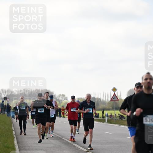 12.04.2026 - 45. Internationalen Wilhelmsburger Insellauf Dr. Thomas Lammeyer http://msf.ph/oto/9442698 12.04.2026 10:13:06 Laufen 3144, 4980, 456, 5289, 536 meine-sportfotos.de