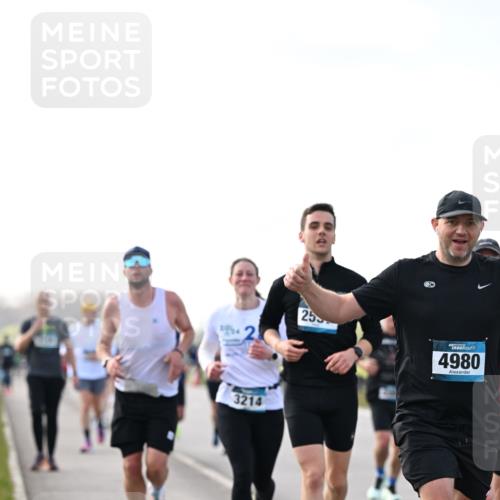 12.04.2026 - 45. Internationalen Wilhelmsburger Insellauf Dr. Thomas Lammeyer http://msf.ph/oto/9442730 12.04.2026 10:13:13 Laufen 3214, 25, 4980 meine-sportfotos.de