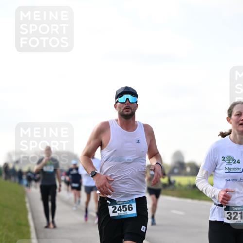 12.04.2026 - 45. Internationalen Wilhelmsburger Insellauf Dr. Thomas Lammeyer http://msf.ph/oto/9442737 12.04.2026 10:13:15 Laufen 2456, 20024, 321 meine-sportfotos.de