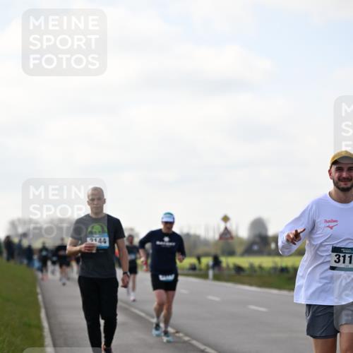 12.04.2026 - 45. Internationalen Wilhelmsburger Insellauf Dr. Thomas Lammeyer http://msf.ph/oto/9442766 12.04.2026 10:13:20 Laufen 2144, 311 meine-sportfotos.de
