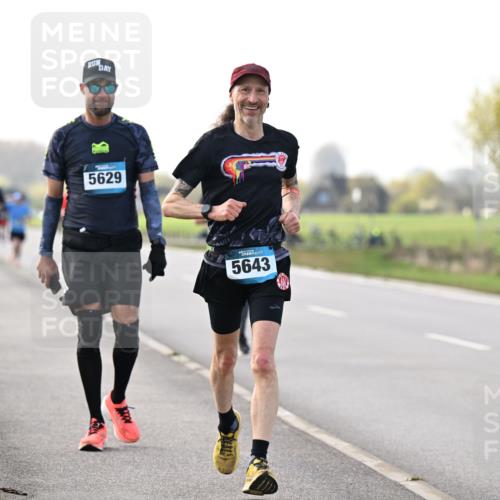 12.04.2026 - 45. Internationalen Wilhelmsburger Insellauf Dr. Thomas Lammeyer http://msf.ph/oto/9442874 12.04.2026 10:13:59 Laufen 5629, 19, 5643 meine-sportfotos.de