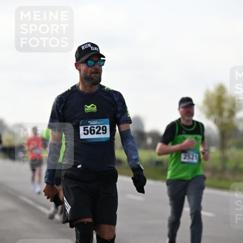 12.04.2026 - 45. Internationalen Wilhelmsburger Insellauf Dr. Thomas Lammeyer http://msf.ph/oto/9442892 12.04.2026 10:14:02 Laufen 5629, 2521 meine-sportfotos.de