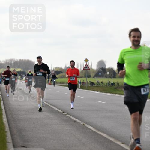 12.04.2026 - 45. Internationalen Wilhelmsburger Insellauf Dr. Thomas Lammeyer http://msf.ph/oto/9442896 12.04.2026 10:14:06 Laufen 4393, 3677, 5732, 2614, 537 meine-sportfotos.de