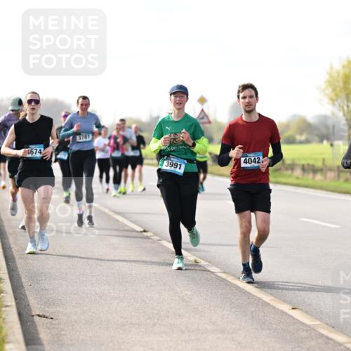 12.04.2026 - 45. Internationalen Wilhelmsburger Insellauf Dr. Thomas Lammeyer http://msf.ph/oto/9443103 12.04.2026 10:14:48 Laufen 1674, 3991, 4042, 4963, 298 meine-sportfotos.de
