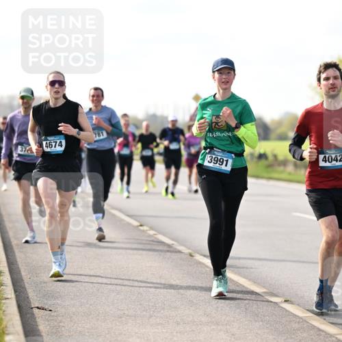 12.04.2026 - 45. Internationalen Wilhelmsburger Insellauf Dr. Thomas Lammeyer http://msf.ph/oto/9443112 12.04.2026 10:14:49 Laufen 37, 4674, 3991, 4042 meine-sportfotos.de