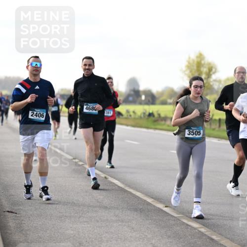 12.04.2026 - 45. Internationalen Wilhelmsburger Insellauf Dr. Thomas Lammeyer http://msf.ph/oto/9443181 12.04.2026 10:15:02 Laufen 2406, 4680, 381, 3505, 2985 meine-sportfotos.de