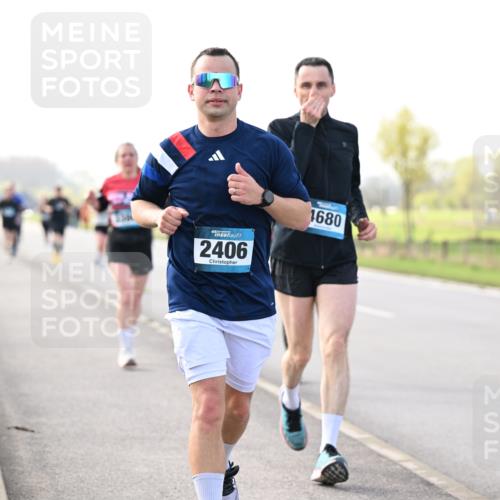 12.04.2026 - 45. Internationalen Wilhelmsburger Insellauf Dr. Thomas Lammeyer http://msf.ph/oto/9443192 12.04.2026 10:15:04 Laufen 45, 2406, 1680, 350 meine-sportfotos.de