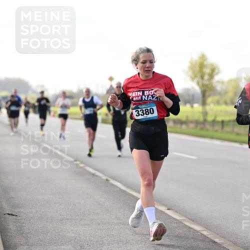 12.04.2026 - 45. Internationalen Wilhelmsburger Insellauf Dr. Thomas Lammeyer http://msf.ph/oto/9443200 12.04.2026 10:15:06 Laufen 3380, 3381 meine-sportfotos.de