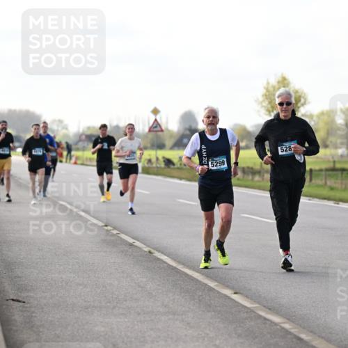 12.04.2026 - 45. Internationalen Wilhelmsburger Insellauf Dr. Thomas Lammeyer http://msf.ph/oto/9443217 12.04.2026 10:15:09 Laufen 5299, 528 meine-sportfotos.de