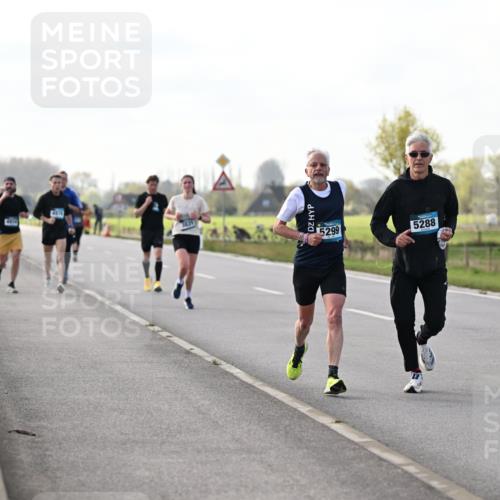 12.04.2026 - 45. Internationalen Wilhelmsburger Insellauf Dr. Thomas Lammeyer http://msf.ph/oto/9443218 12.04.2026 10:15:09 Laufen 5299, 5288 meine-sportfotos.de