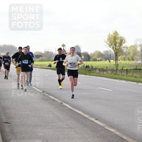 12.04.2026 - 45. Internationalen Wilhelmsburger Insellauf Dr. Thomas Lammeyer http://msf.ph/oto/9443234 12.04.2026 10:15:12 Laufen 49, 4976, 374, 383 meine-sportfotos.de
