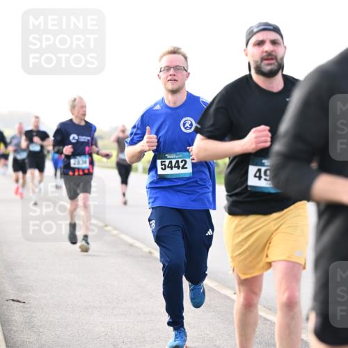 12.04.2026 - 45. Internationalen Wilhelmsburger Insellauf Dr. Thomas Lammeyer http://msf.ph/oto/9443272 12.04.2026 10:15:18 Laufen 5442, 49, 1976 meine-sportfotos.de