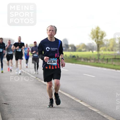 12.04.2026 - 45. Internationalen Wilhelmsburger Insellauf Dr. Thomas Lammeyer http://msf.ph/oto/9443284 12.04.2026 10:15:20 Laufen 2836 meine-sportfotos.de