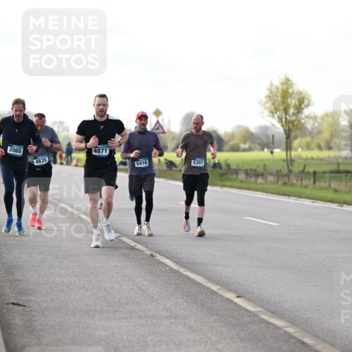 12.04.2026 - 45. Internationalen Wilhelmsburger Insellauf Dr. Thomas Lammeyer http://msf.ph/oto/9443297 12.04.2026 10:15:22 Laufen 2065, 4871, 4635, 5416, 5357 meine-sportfotos.de