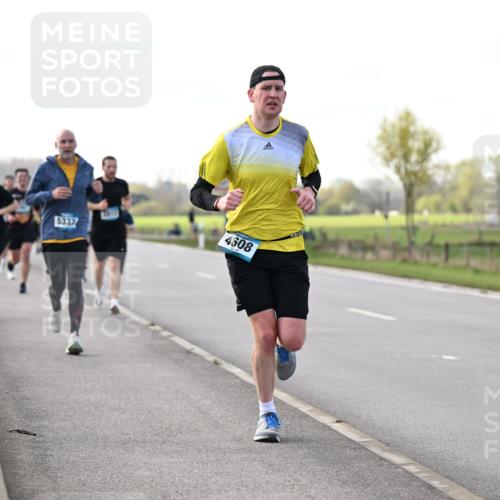 12.04.2026 - 45. Internationalen Wilhelmsburger Insellauf Dr. Thomas Lammeyer http://msf.ph/oto/9443340 12.04.2026 10:15:35 Laufen 5337, 4608 meine-sportfotos.de