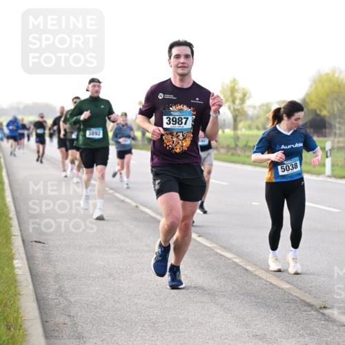 12.04.2026 - 45. Internationalen Wilhelmsburger Insellauf Dr. Thomas Lammeyer http://msf.ph/oto/9443374 12.04.2026 10:15:42 Laufen 3892, 3987, 5038 meine-sportfotos.de