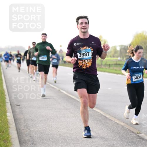 12.04.2026 - 45. Internationalen Wilhelmsburger Insellauf Dr. Thomas Lammeyer http://msf.ph/oto/9443376 12.04.2026 10:15:43 Laufen 3892, 3987, 5038 meine-sportfotos.de