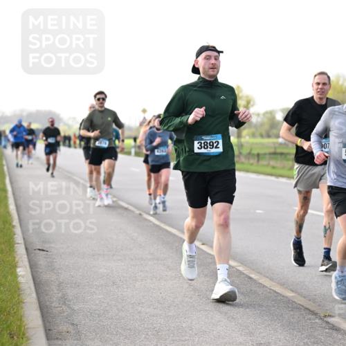 12.04.2026 - 45. Internationalen Wilhelmsburger Insellauf Dr. Thomas Lammeyer http://msf.ph/oto/9443386 12.04.2026 10:15:44 Laufen 3892, 07, 5688 meine-sportfotos.de