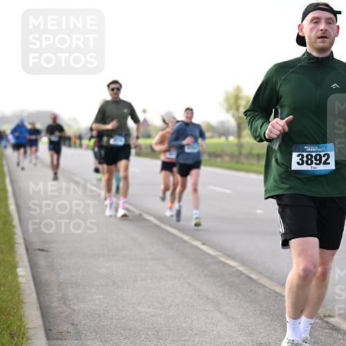 12.04.2026 - 45. Internationalen Wilhelmsburger Insellauf Dr. Thomas Lammeyer http://msf.ph/oto/9443390 12.04.2026 10:15:45 Laufen 3892, 49 meine-sportfotos.de