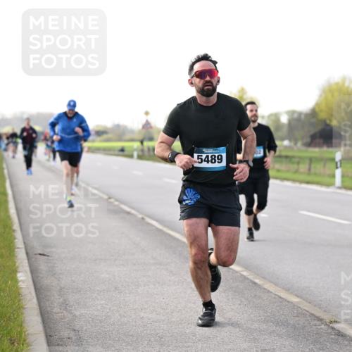 12.04.2026 - 45. Internationalen Wilhelmsburger Insellauf Dr. Thomas Lammeyer http://msf.ph/oto/9443438 12.04.2026 10:15:53 Laufen 4, 5489, 2940 meine-sportfotos.de
