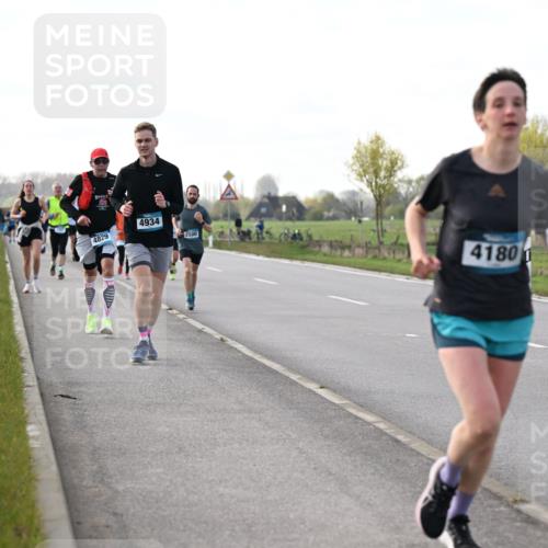 12.04.2026 - 45. Internationalen Wilhelmsburger Insellauf Dr. Thomas Lammeyer http://msf.ph/oto/9443559 12.04.2026 10:16:12 Laufen 4934, 4829, 2500, 41801 meine-sportfotos.de