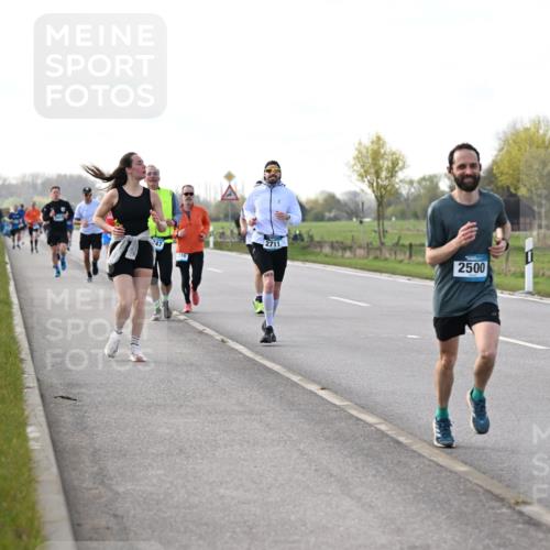 12.04.2026 - 45. Internationalen Wilhelmsburger Insellauf Dr. Thomas Lammeyer http://msf.ph/oto/9443588 12.04.2026 10:16:16 Laufen 2711, 2500 meine-sportfotos.de