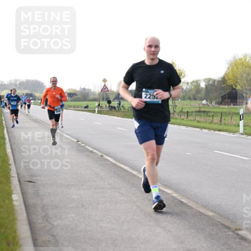 12.04.2026 - 45. Internationalen Wilhelmsburger Insellauf Dr. Thomas Lammeyer http://msf.ph/oto/9443650 12.04.2026 10:16:27 Laufen 5050, 5606, 2252, 3662 meine-sportfotos.de