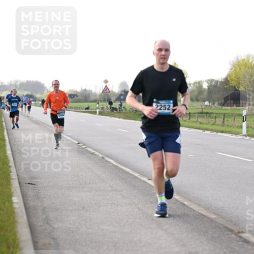 12.04.2026 - 45. Internationalen Wilhelmsburger Insellauf Dr. Thomas Lammeyer http://msf.ph/oto/9443651 12.04.2026 10:16:27 Laufen 5606, 2252, 3662 meine-sportfotos.de