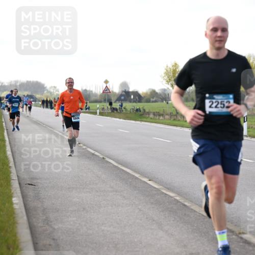 12.04.2026 - 45. Internationalen Wilhelmsburger Insellauf Dr. Thomas Lammeyer http://msf.ph/oto/9443656 12.04.2026 10:16:28 Laufen 2252, 5606 meine-sportfotos.de