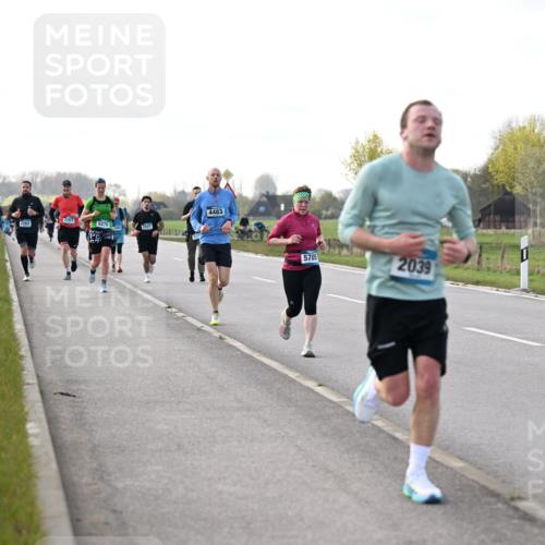 12.04.2026 - 45. Internationalen Wilhelmsburger Insellauf Dr. Thomas Lammeyer http://msf.ph/oto/9443743 12.04.2026 10:16:48 Laufen 2263, 2262, 5270, 2507, 4483, 5705, 2039 meine-sportfotos.de