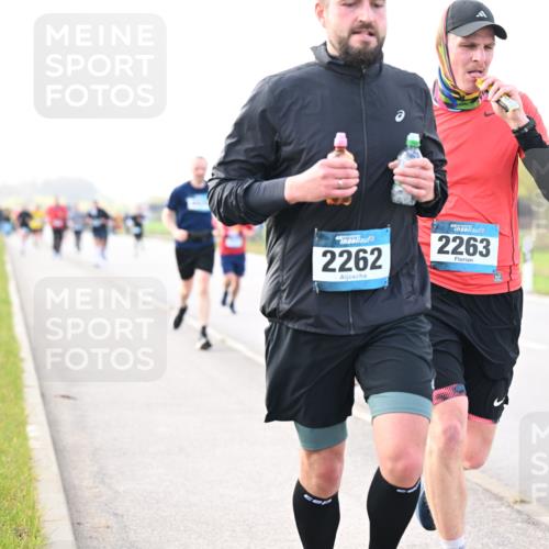 12.04.2026 - 45. Internationalen Wilhelmsburger Insellauf Dr. Thomas Lammeyer http://msf.ph/oto/9443785 12.04.2026 10:16:57 Laufen 2262, 2263 meine-sportfotos.de