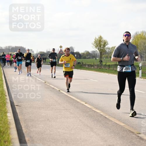 12.04.2026 - 45. Internationalen Wilhelmsburger Insellauf Dr. Thomas Lammeyer http://msf.ph/oto/9443886 12.04.2026 10:17:14 Laufen 656, 4501, 3565, 46 meine-sportfotos.de