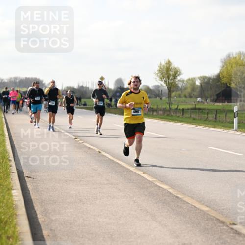 12.04.2026 - 45. Internationalen Wilhelmsburger Insellauf Dr. Thomas Lammeyer http://msf.ph/oto/9443891 12.04.2026 10:17:15 Laufen 2102, 656, 104, 4501 meine-sportfotos.de