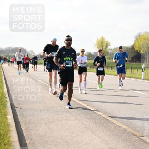 12.04.2026 - 45. Internationalen Wilhelmsburger Insellauf Dr. Thomas Lammeyer http://msf.ph/oto/9444018 12.04.2026 10:17:38 Laufen 2227, 5840, 4755, 5594 meine-sportfotos.de
