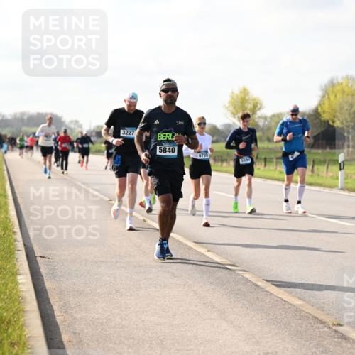 12.04.2026 - 45. Internationalen Wilhelmsburger Insellauf Dr. Thomas Lammeyer http://msf.ph/oto/9444019 12.04.2026 10:17:38 Laufen 3227, 5840, 50, 4755 meine-sportfotos.de