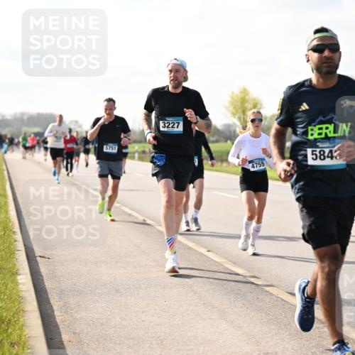 12.04.2026 - 45. Internationalen Wilhelmsburger Insellauf Dr. Thomas Lammeyer http://msf.ph/oto/9444028 12.04.2026 10:17:40 Laufen 5751, 3227, 4755, 5843, 4481 meine-sportfotos.de