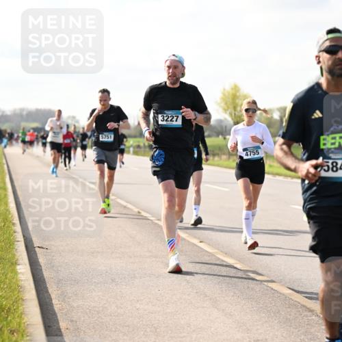 12.04.2026 - 45. Internationalen Wilhelmsburger Insellauf Dr. Thomas Lammeyer http://msf.ph/oto/9444029 12.04.2026 10:17:40 Laufen 5751, 3227, 4755, 5840, 48 meine-sportfotos.de