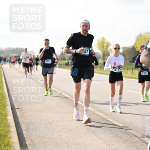 12.04.2026 - 45. Internationalen Wilhelmsburger Insellauf Dr. Thomas Lammeyer http://msf.ph/oto/9444031 12.04.2026 10:17:40 Laufen 5751, 227, 4755, 5594, 40 meine-sportfotos.de