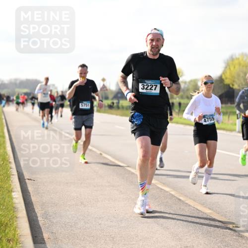 12.04.2026 - 45. Internationalen Wilhelmsburger Insellauf Dr. Thomas Lammeyer http://msf.ph/oto/9444033 12.04.2026 10:17:41 Laufen 5751, 3227, 4755, 5594, 449 meine-sportfotos.de