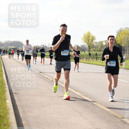 12.04.2026 - 45. Internationalen Wilhelmsburger Insellauf Dr. Thomas Lammeyer http://msf.ph/oto/9444040 12.04.2026 10:17:42 Laufen 3830, 5751, 2810 meine-sportfotos.de
