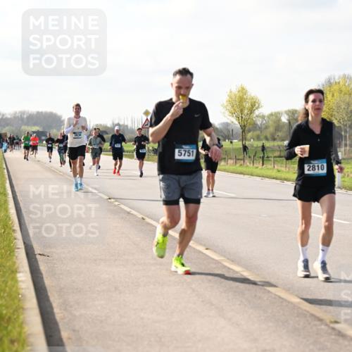 12.04.2026 - 45. Internationalen Wilhelmsburger Insellauf Dr. Thomas Lammeyer http://msf.ph/oto/9444041 12.04.2026 10:17:42 Laufen 5751, 2810 meine-sportfotos.de